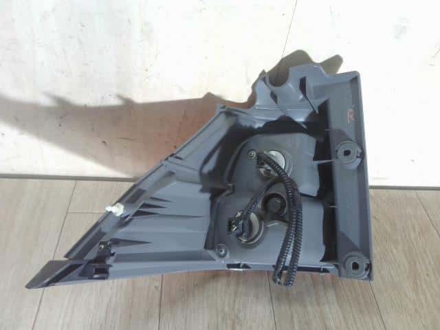 Right Tail Light HONDA Step Wagon 2008 DBA-RG1 — photo 2