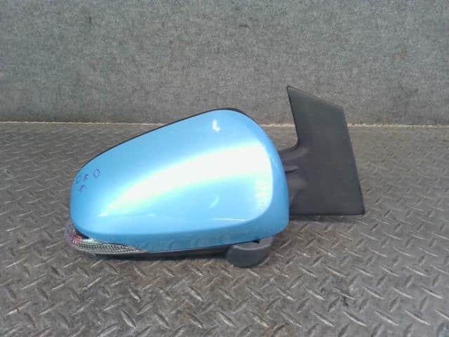 Right Side Mirror TOYOTA Aqua 2014 DAA-NHP10 — photo 1