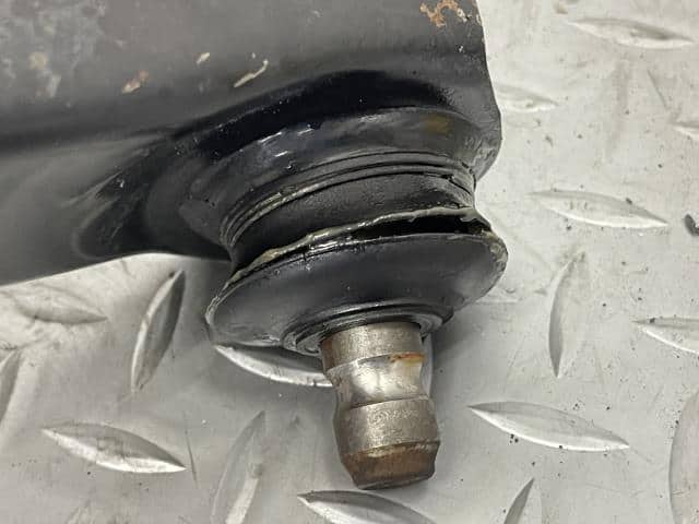Front Right Lower Control Arm NISSAN Roox 2010 DBA-ML21 — photo 4