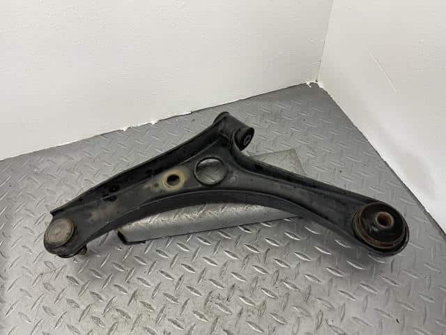Front Right Lower Control Arm NISSAN Roox 2010 DBA-ML21 — photo 2