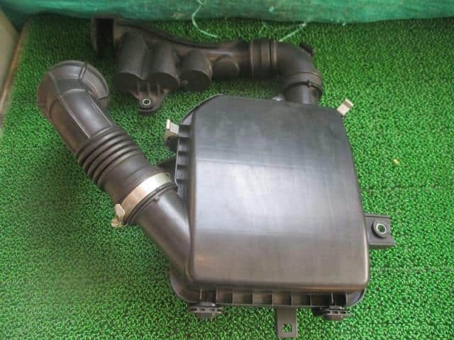 Air Cleaner Assembly SUZUKI Jimny 2018 3BA-JB64W 1370077R00 — photo 1