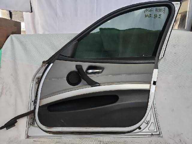 Front Right Door Panel BMW 2008 — photo 4