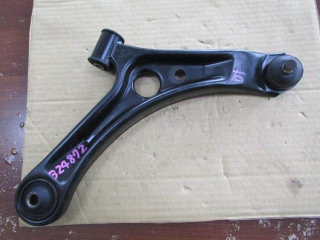 Front Right Lower Control Arm SUZUKI Wagon R 2007 DBA-MH22S — photo 1