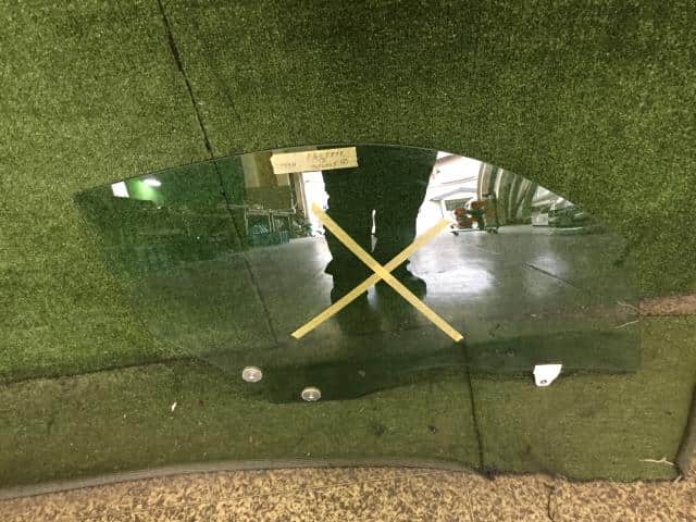Front Right Door Windshield NISSAN Fairlady Z 2008 CBA-Z33 — photo 1