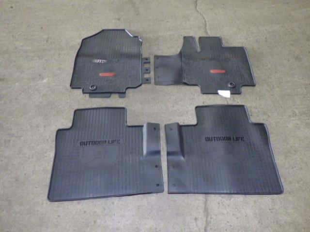 Floor Mat SUZUKI Spacia 2023 4AA-MK53S — photo 1