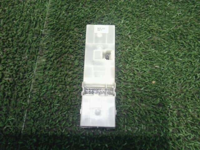 Power Window Switch NISSAN X-Trail 2009 DBA-NT31 — photo 2