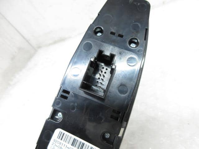 Power Window Switch BMW 3 Series 2015 LDA-3D20 920811102 — photo 4
