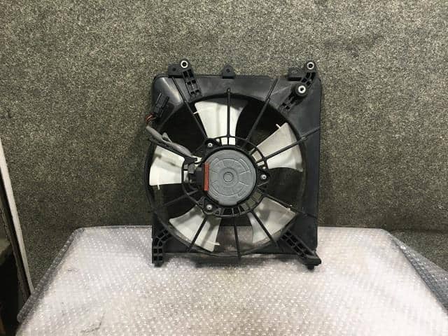 Radiator Cooling Fan HONDA Insight 2011 DAA-ZE3 — photo 1