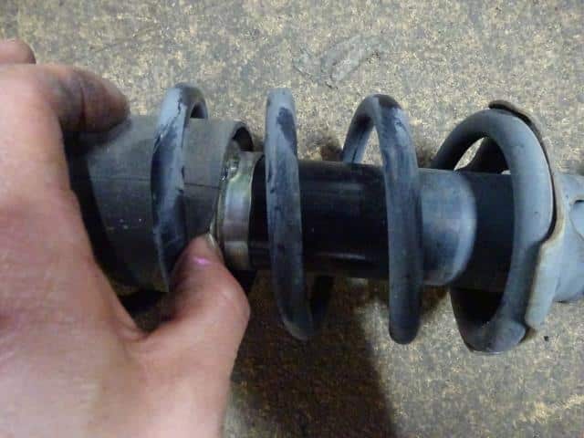 Front Left Strut SUBARU R2 2004 CBA-RC1 — photo 2
