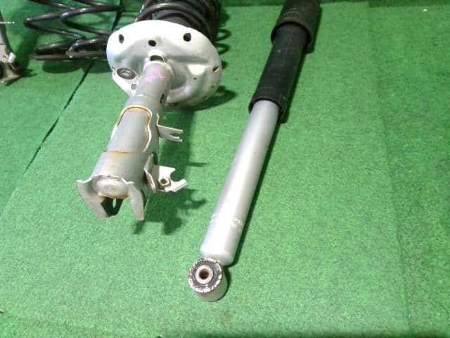 Strut & Shock Absorber Set HONDA Fit 2018 DAA-GP5 — photo 4