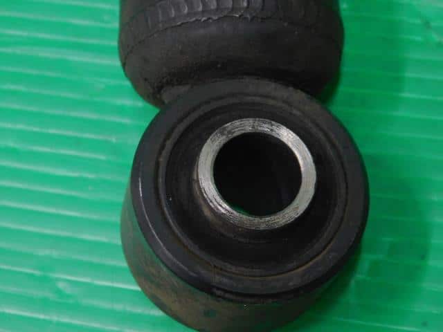 Front Left Shock Absorber ISUZU Como 2011 LDF-JVWE25 5861476120 — photo 4