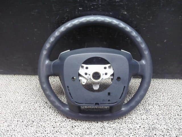Steering Wheel TOYOTA Aqua 2014 DAA-NHP10 — photo 2