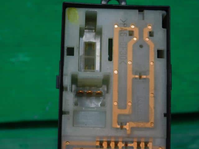 Power Window Switch NISSAN Note 2012 DBA-E11 — photo 3