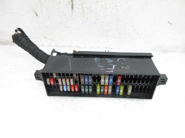 Fuse Box VOLKSWAGEN The Beetle 2012 DBA-16CBZ Z600S01 — photo 2