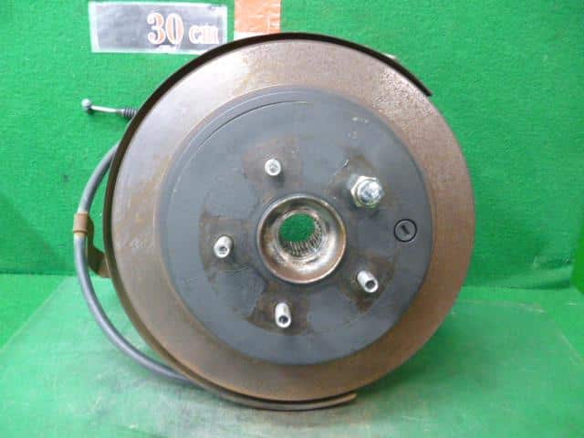 Rear Left Knuckle Hub Assembly NISSAN Skyline 2017 DAA-HNV37 — photo 1