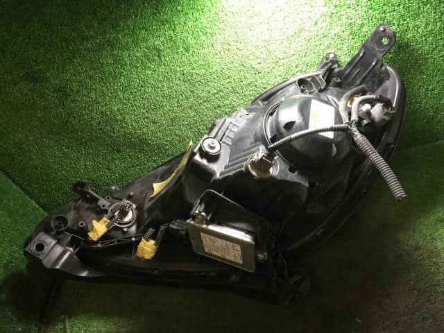 Right Headlight HONDA Fit 2010 DAA-GP1 — photo 3