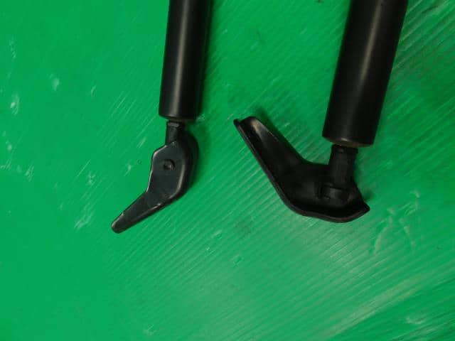 Tail Gate Damper NISSAN Serena 2019 DAA-GFC27 — photo 3