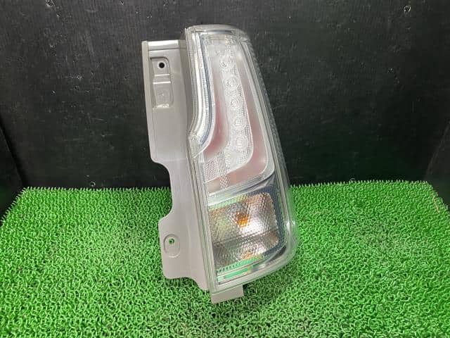 Right Tail Light SUZUKI Solio 2017 DAA-MA36S 3565081PA1 — photo 1