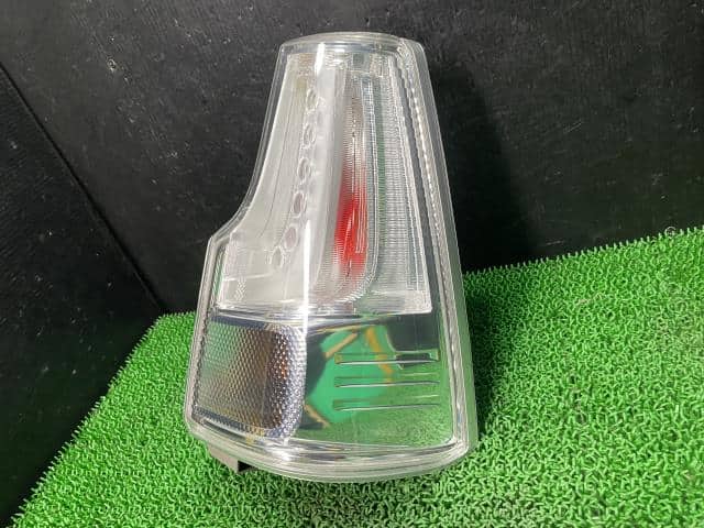 Right Tail Light SUZUKI Solio 2017 DAA-MA36S 3565081PA1 — photo 2