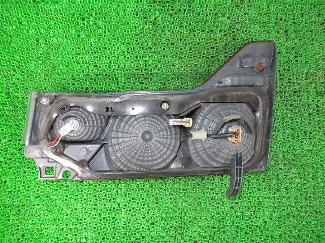 Left Tail Light TOYOTA Alphard 2005 DBA-ANH15W 8159058070 — photo 2