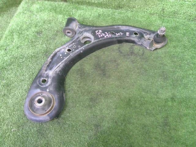 Front Right Lower Control Arm HONDA N BOX 2014 DBA-JF1 — photo 1
