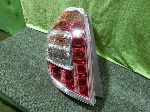 Left Tail Light HONDA Fit Shuttle 2013 DAA-GP2 — photo 1