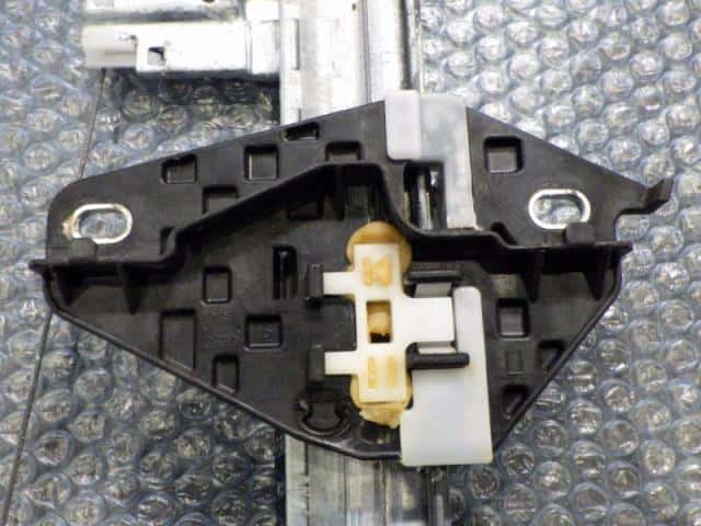Front Left Door Regulator HONDA Step Wagon 2009 DBA-RK2 — photo 4