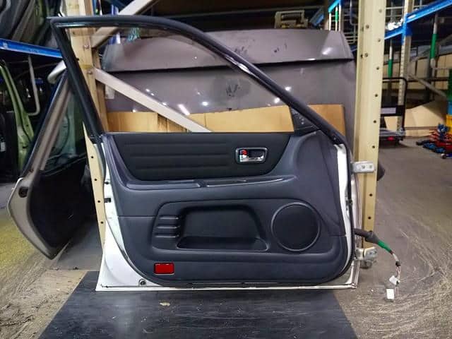Front Left Door Assembly TOYOTA Altezza Gita 2002 TA-GXE10 — photo 2