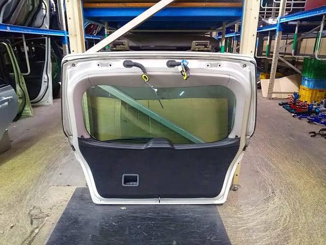 Back Door Assembly TOYOTA Altezza Gita 2002 TA-GXE10 — photo 2