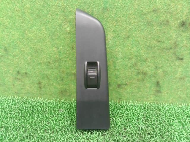 Power Window Switch TOYOTA Comfort 2003 TA-YXS11 — photo 1