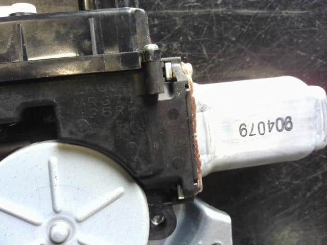 Front Right Door Regulator MITSUBISHI Pajero Mini 2009 ABA-H58A MR371428 — photo 2