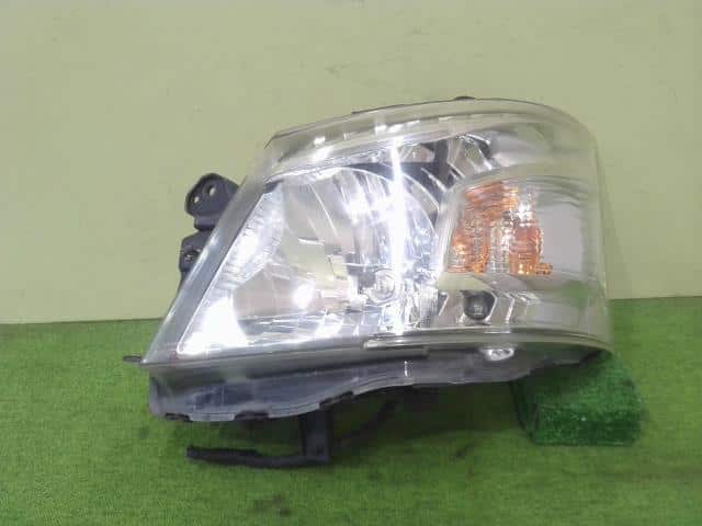 Left Headlight NISSAN Nv350 — photo 1