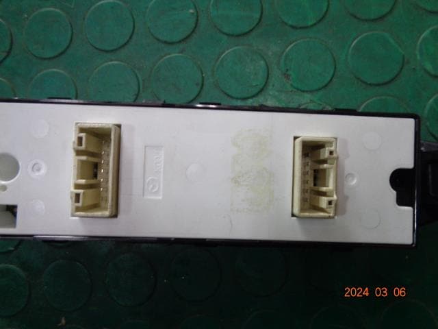 Power Window Switch MAZDA CX-5 2014 LDA-KE2AW — photo 3