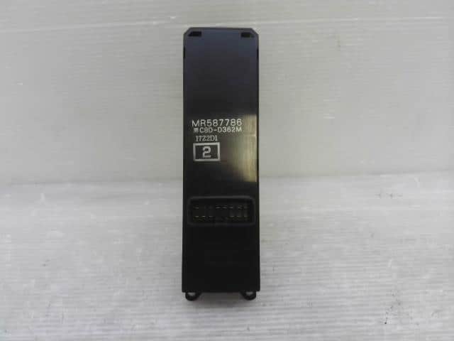 Power Window Switch MITSUBISHI Colt 2002 UA-Z27A — photo 2