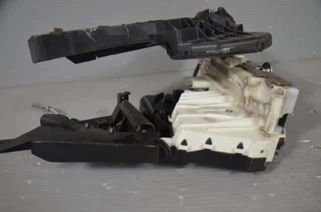 Front Left Door Lock Actuator MERCEDES-BENZ Benz a class 2008 DBA-169032 — photo 2