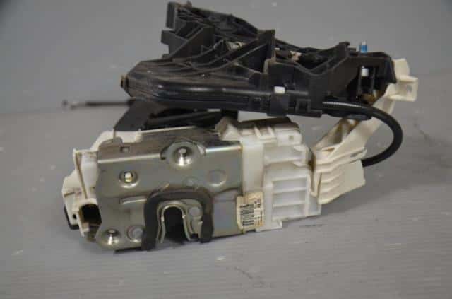 Front Left Door Lock Actuator MERCEDES-BENZ Benz a class 2008 DBA-169032 — photo 3