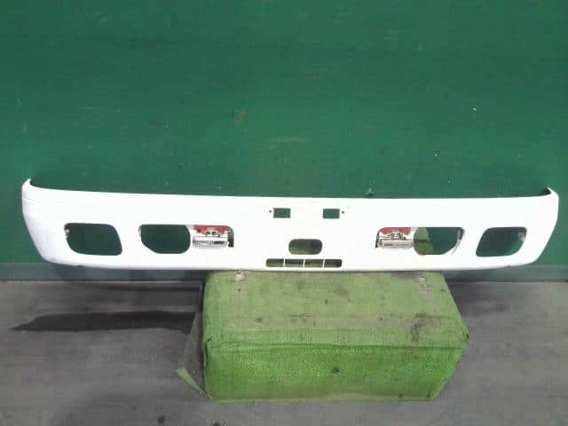 Front Bumper HINO Dutro 2006 PB-XZU336 5211137300 — photo 1