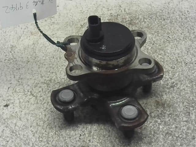Rear Wheel Hub DAIHATSU Tanto 2012 DBA-L375S — photo 1