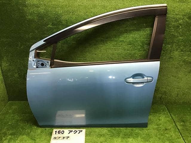 Front Left Door Assembly TOYOTA Aqua 2012 DAA-NHP10 — photo 1