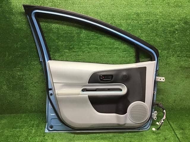 Front Left Door Assembly TOYOTA Aqua 2012 DAA-NHP10 — photo 6