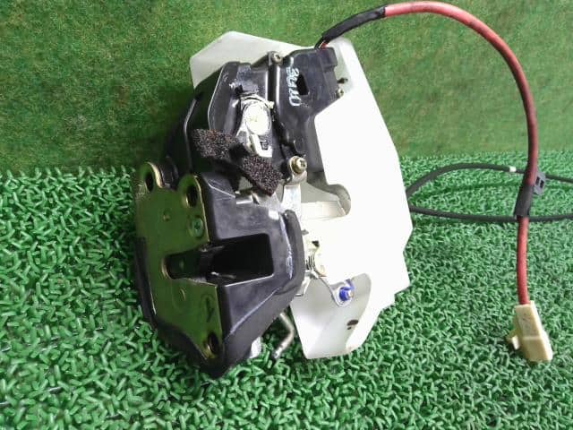 Rear Right Door Lock Actuator TOYOTA Comfort 2003 TA-YXS11 — photo 2