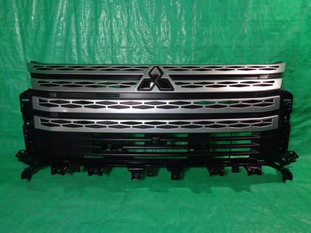 Radiator Grille MITSUBISHI Delica D5 2019 CV1W — photo 3