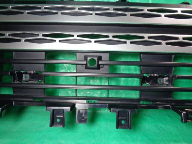 Radiator Grille MITSUBISHI Delica D5 2019 CV1W — photo 4