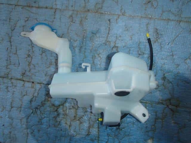 Windshield Washer Tank HONDA 2018 DAA-GP8 76841T5A003 — photo 2