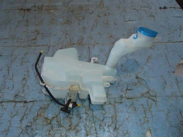 Windshield Washer Tank HONDA 2018 DAA-GP8 76841T5A003 — photo 1
