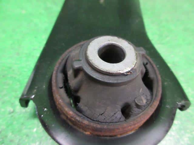 Front Right Lower Control Arm NISSAN Wingroad 2006 DBA-Y12 — photo 7