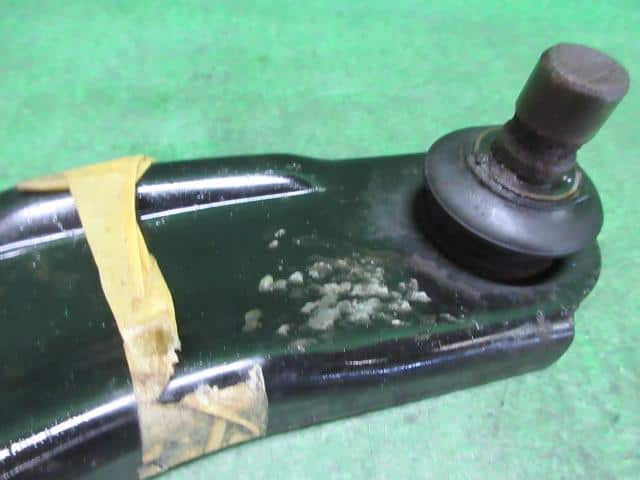 Front Right Lower Control Arm NISSAN Wingroad 2006 DBA-Y12 — photo 4