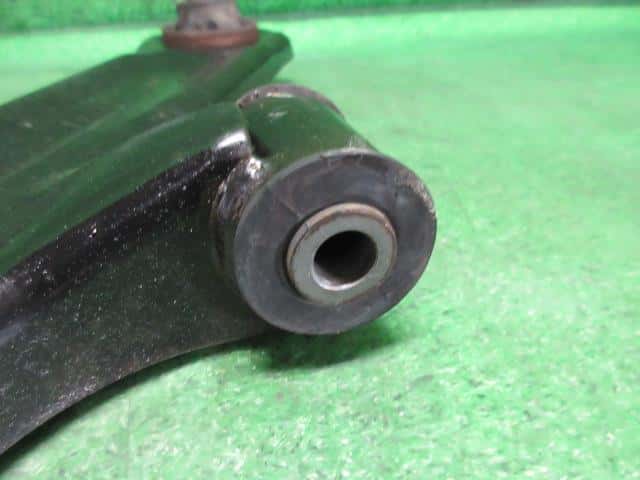Front Right Lower Control Arm NISSAN Wingroad 2006 DBA-Y12 — photo 5