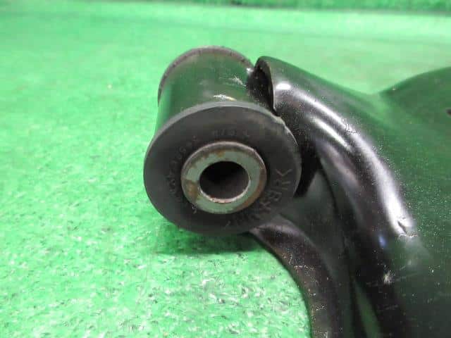 Front Right Lower Control Arm NISSAN Wingroad 2006 DBA-Y12 — photo 6