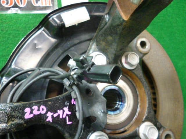 Front Left Knuckle Hub Assembly TOYOTA Auris 2017 DAA-ZWE186 — photo 3